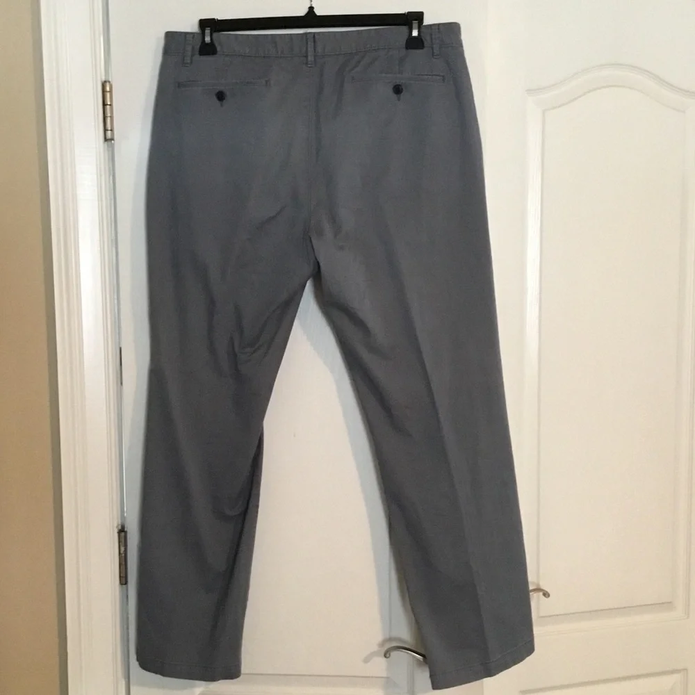 DKNY Men’s Gray Straight-Leg Chino Pants